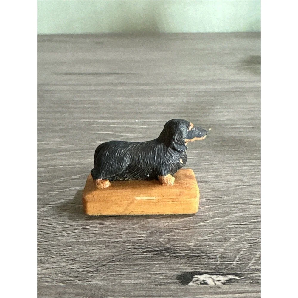 Black & Tan Longhaired Dachshund Figurine on Stand | Arista of Scotland Hawick